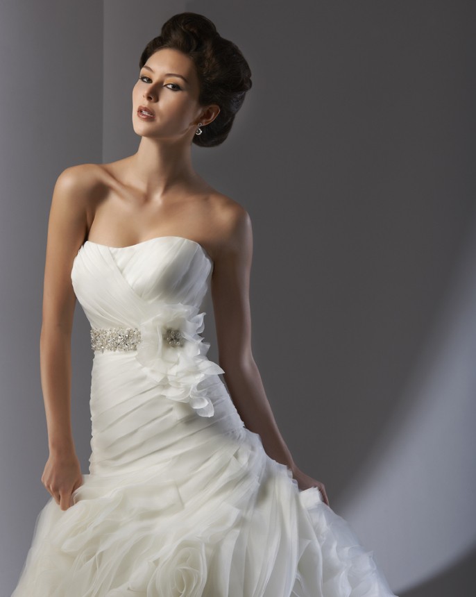 V-neck Knee-Length Satin Lace Wedding Dress With Bow(s)